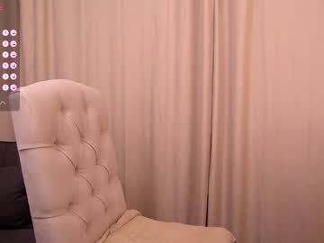 girl
        its_lily cam image #2142133