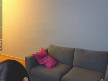 girl
        poppypaws cam image #3923620