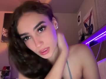 girl
        thestormii cam image #4318954