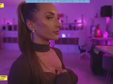 girl
        hannahjames710 cam image #1880522