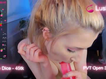 girl
        mad_wedchannel cam image #414931