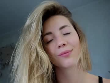 girl
        emmi_rosee cam image #4626424
