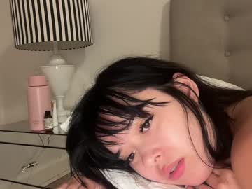 girl
        sarah_heart_aus cam image #4263212
