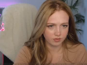 girl
        small_blondee cam image #3171369