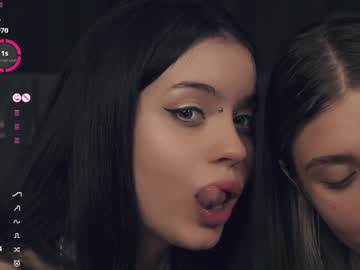 couple
        vivid_girls cam image #3971099