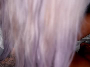girl
        dee_waters cam image #1542846