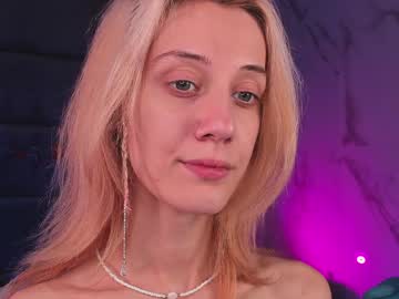 girl
        dreamy_kira cam image #3458557