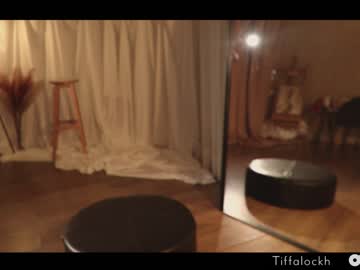 girl
        tifalock_ cam image #458850
