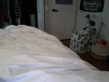 girl
        ivylevi cam image #2225677