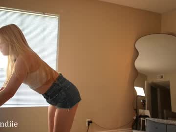 girl
        bestblondiiecb cam image #4570786