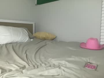 girl
        lovecayaxo cam image #1584384