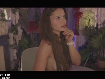 girl
        rougeoud cam image #1627712