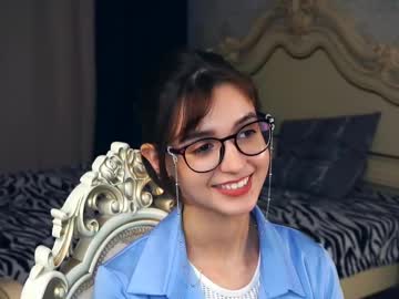 girl
        udelegorbett cam image #4065790