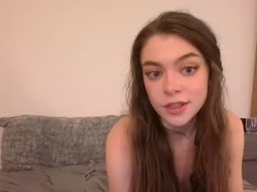 girl
        rosegold18 cam image #42221