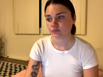 girl
        cassidyyqueen cam image #1163946