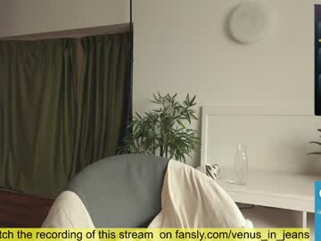girl
        venus_in_jeans cam image #2759466