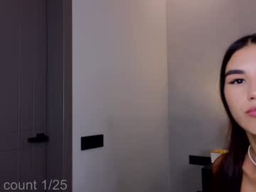 girl
        sensua1aurora cam image #3474201
