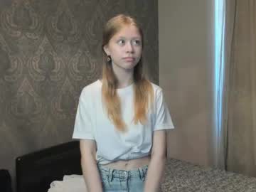 girl
        keeleycoldwell cam image #2935643