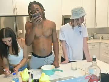 couple
        mycreamydreams cam image #4615683