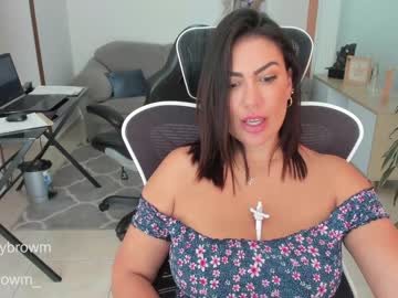 couple
        emillybrowm cam image #2271191