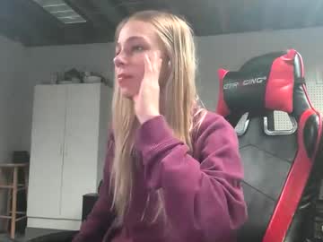 couple Webcam Girls Sex Thressome And Foursome with chloe_damian
