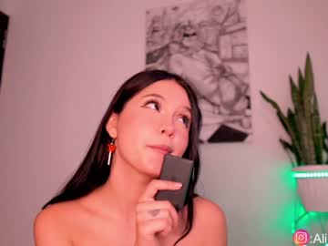girl
        alicia_uwu cam image #253915