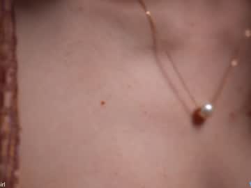 girl
        _blackbee_ cam image #267520