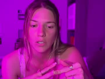 girl
        oliviahansleyy cam image #4289330