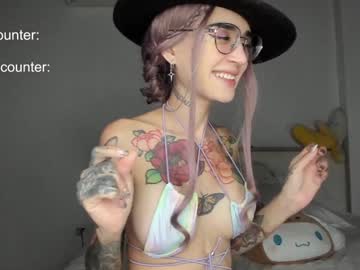 girl
        lonelly_lolly98 cam image #2854158