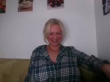girl
        kiradivine cam image #367666