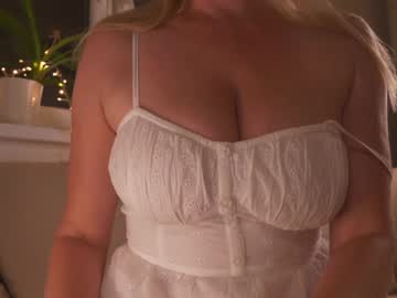 girl
        saltedhoney cam image #2865967