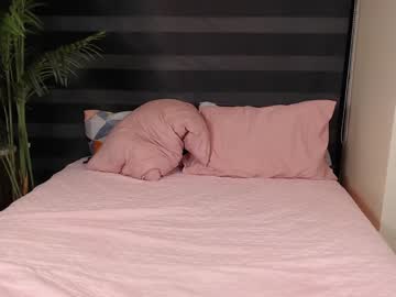 girl
        skytime96 cam image #3415699