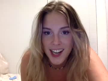 girl
        fantasiafields cam image #1360193