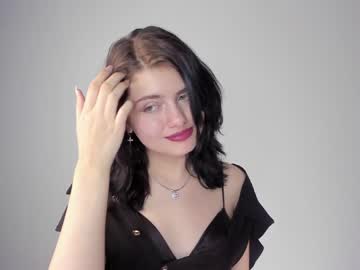 girl
        dorio___s cam image #1756240