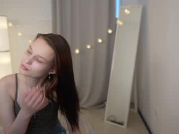 girl
        bb_lia cam image #2859697