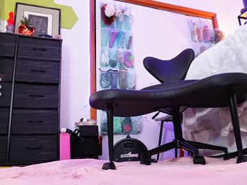 girl
        emmasky69 cam image #3915332