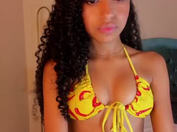 girl
        lucia_aven cam image #157501