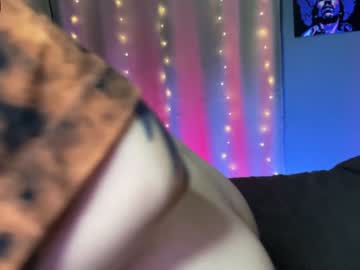 couple
        babyytonight cam image #389552