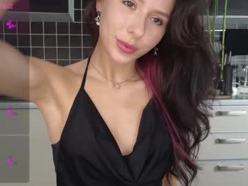 girl
        yononeey cam image #2954888