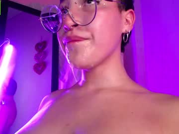 girl
        little_cherryy_ cam image #682693
