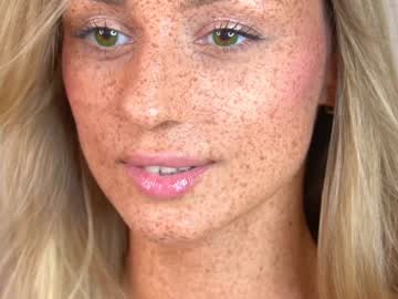 girl
        artease cam image #2887829