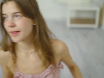 girl
        eli_sun cam image #2175565