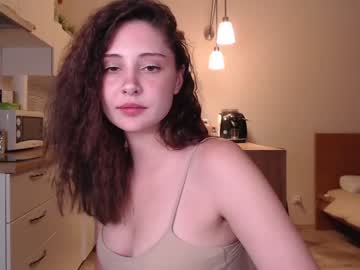 girl
        funnybunny3579 cam image #1531223