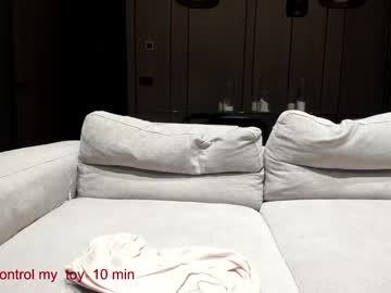 girl
        carolinaherera cam image #3699032
