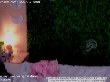 girl
        runesy cam image #1230610