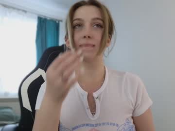 girl
        small_blondee cam image #2941215
