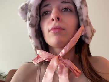 girl
        rosykindred cam image #2105029