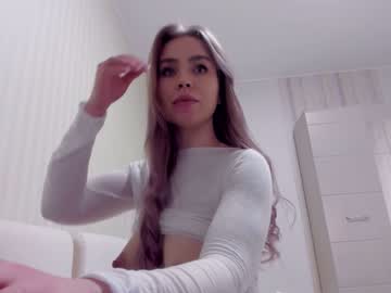 girl
        aminaswan_ cam image #17662