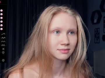 girl
        dexterity_of_love cam image #3380102