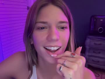 girl
        oliviahansleyy cam image #3687105